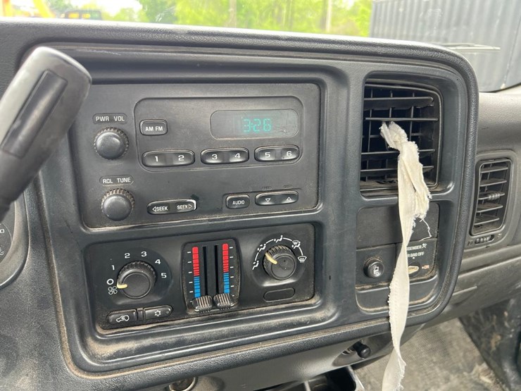 2004-chevrolet-2500-image-22