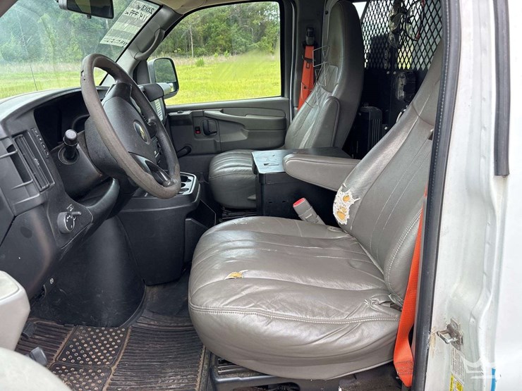 2013-chevrolet-express-2500-image-23
