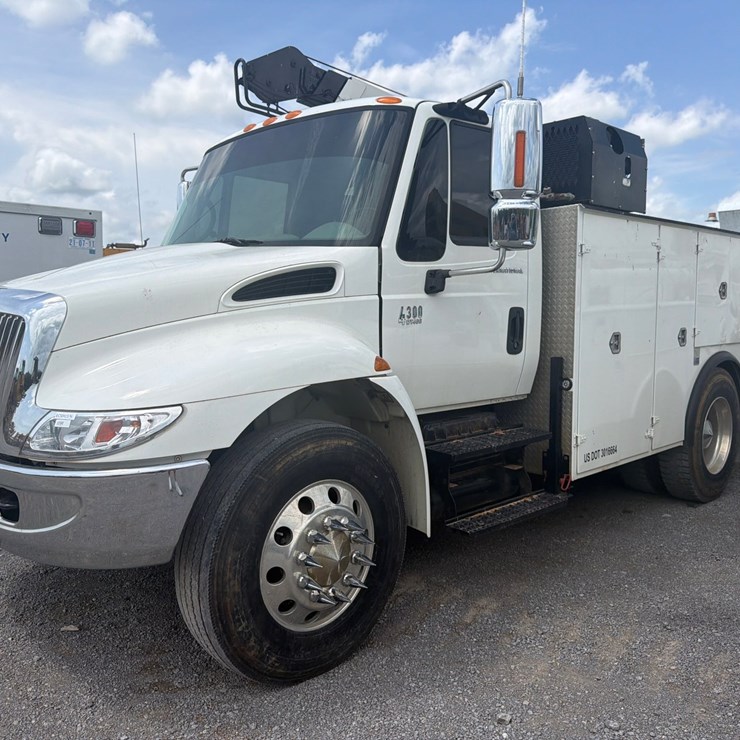 2004 INTERNATIONAL DURASTAR 4300