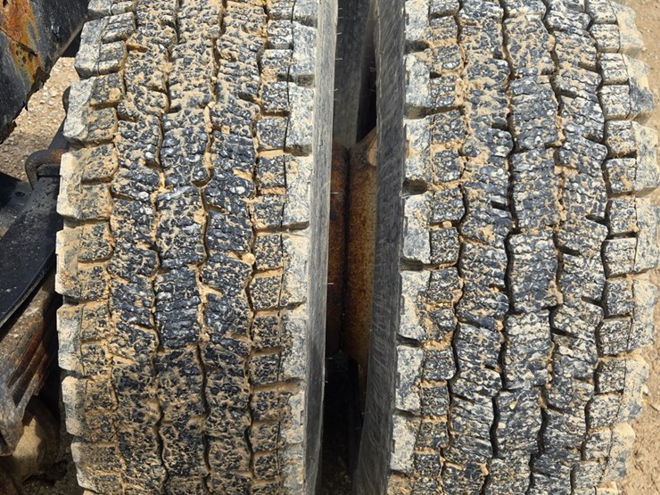 2005-freightliner-m2-106-image-69