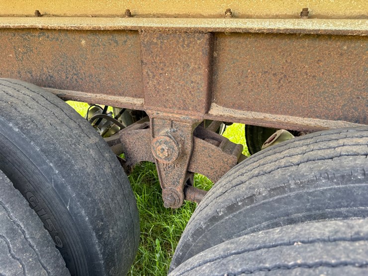 #468-•-1979-easton-pusher-28'-semi-pusher-trailer-(has-wi-title)-(stanley,-wi)-image-15