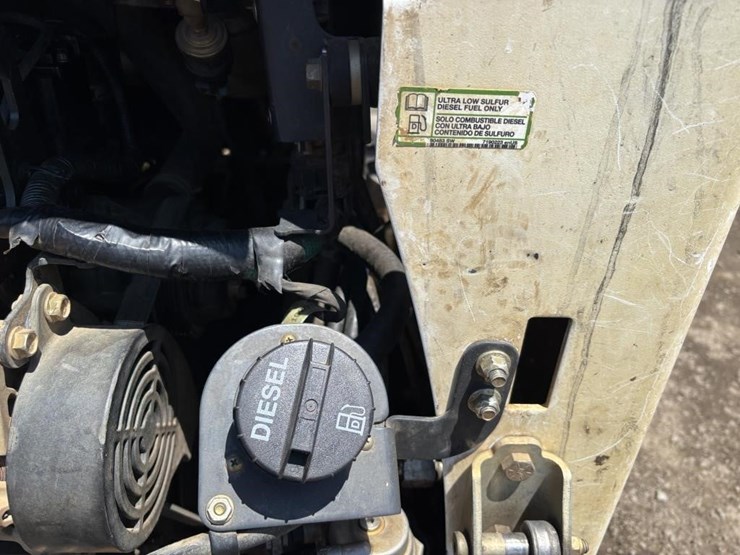 2016-bobcat-t590-image-35