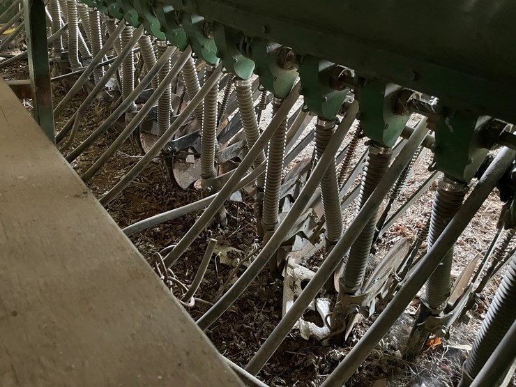 john-deere-8300-image-11