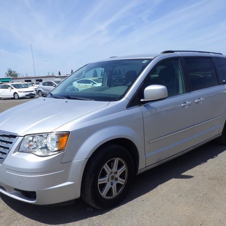 2010 CHRYSLER TOWN & COUNTRY
