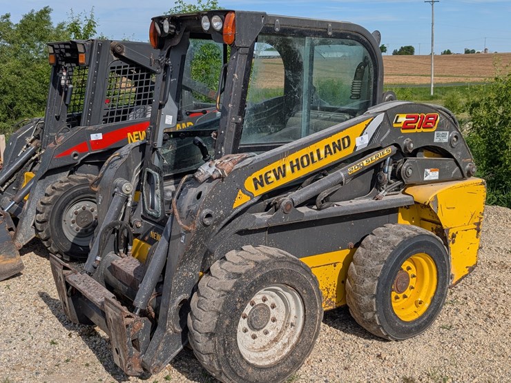 #5455-•-new-holland-218-skid-loader-image-1