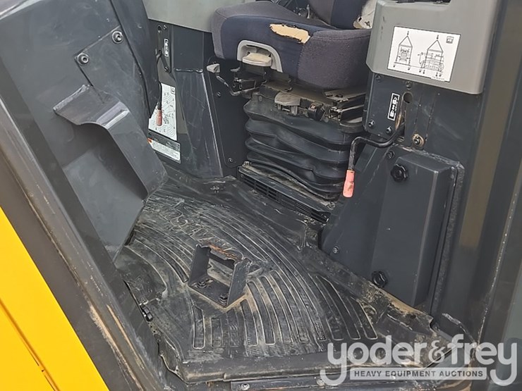 2022-komatsu-d61px-24-image-42