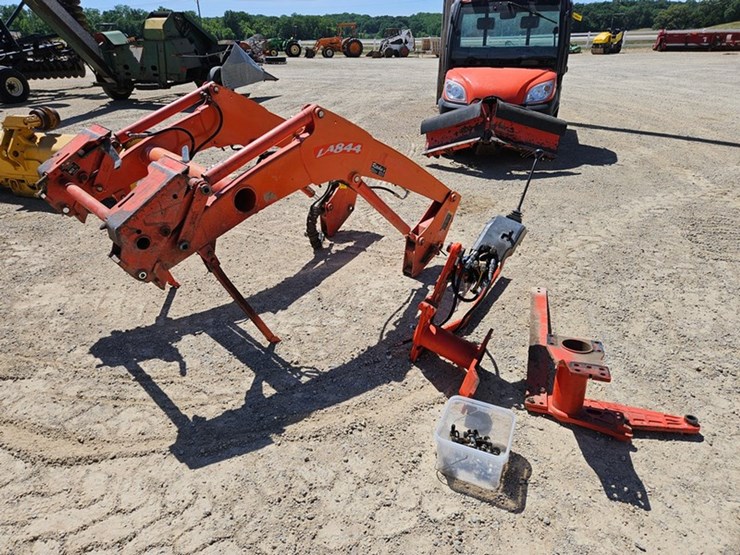 kubota-la844-image-1