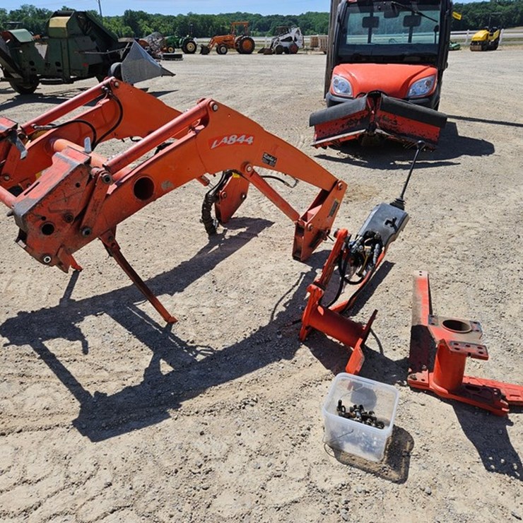 KUBOTA LA844