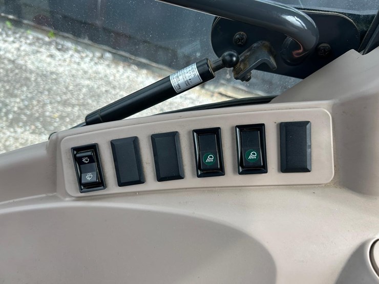 kubota-m7040d-image-29