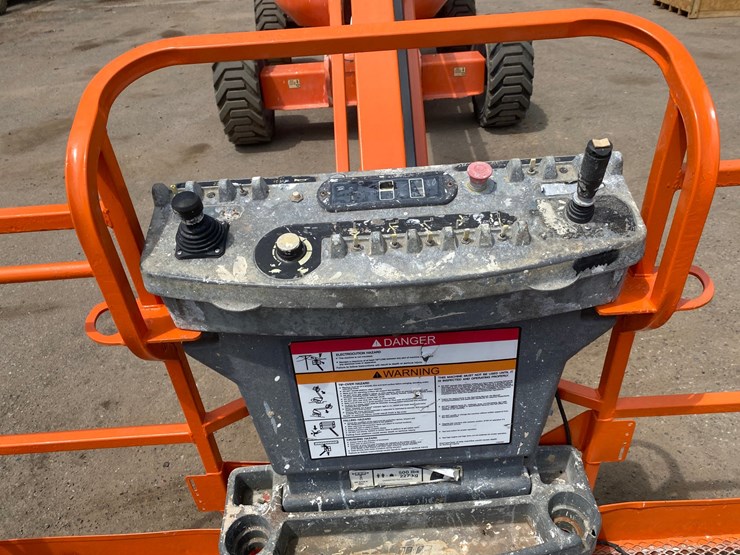 2012-jlg-600aj-image-16