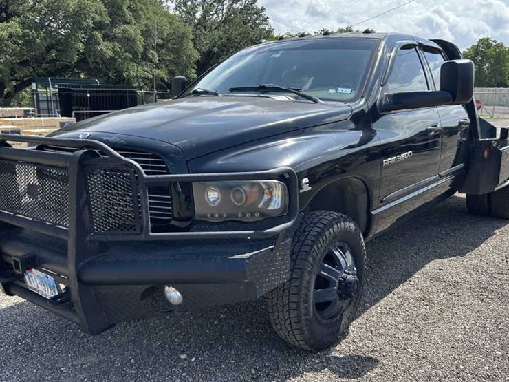 2004-dodge-ram-3500-image-1