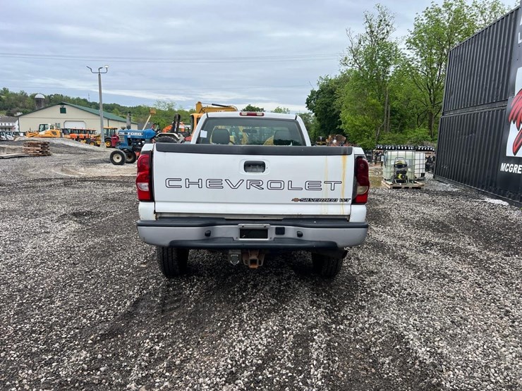 2004-chevrolet-2500-image-5