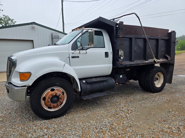 2008-ford-f750-image-1