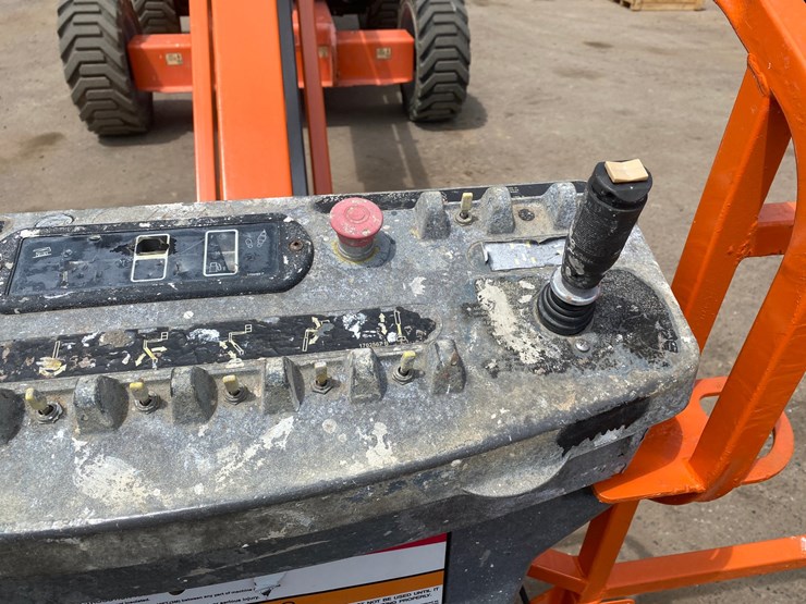 2012-jlg-600aj-image-18