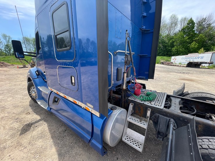 2015-kenworth-t680-image-17