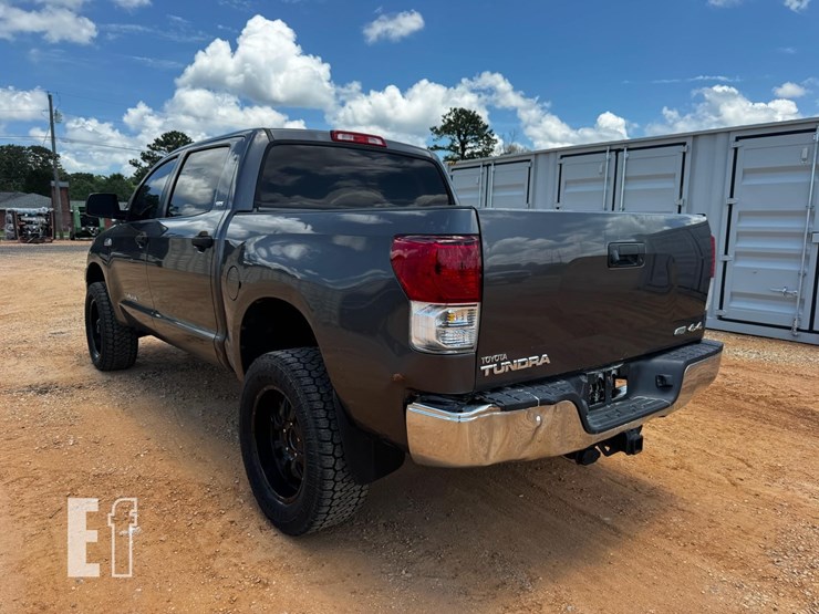 2011-toyota-tundra-image-3