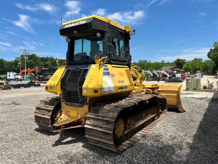 2017-komatsu-d51pxi-24-image-4