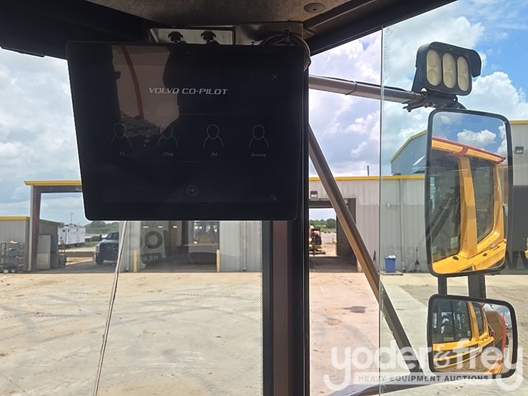 2022-volvo-a25g-image-60