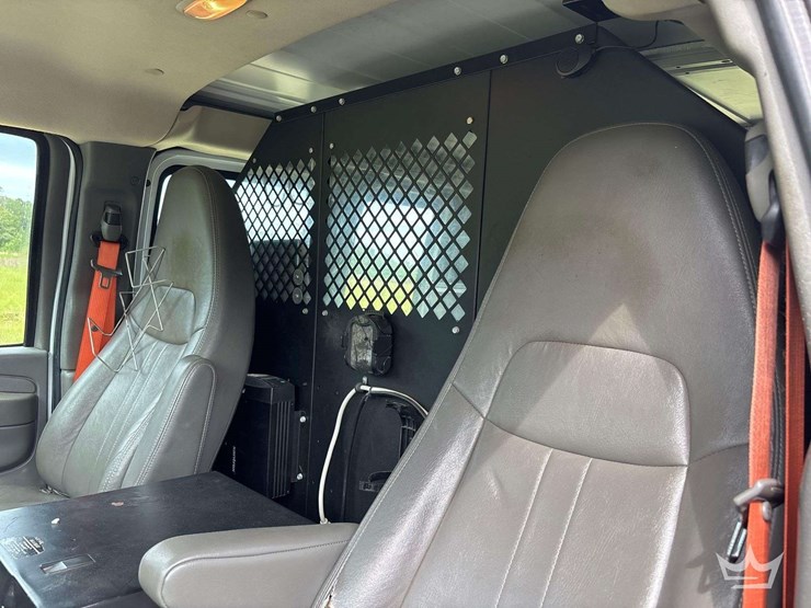 2013-chevrolet-express-2500-image-36