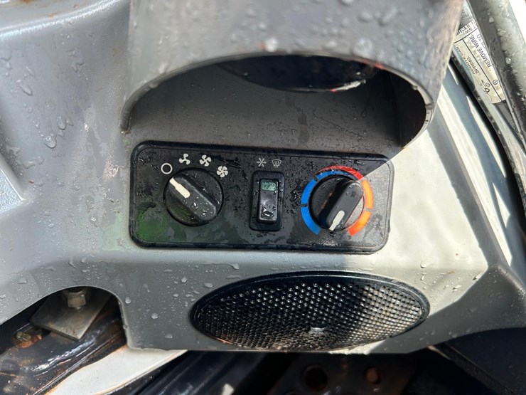 2021-bobcat-t770-image-27