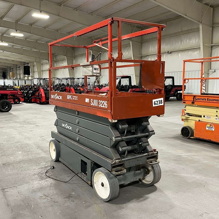 SKYJACK SJ111 3226 Scissor Lift