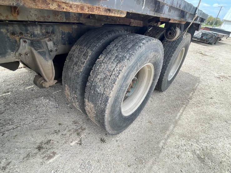 2002-freightliner-fl80-image-21