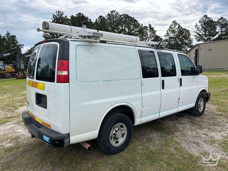 2013-chevrolet-express-2500-image-3
