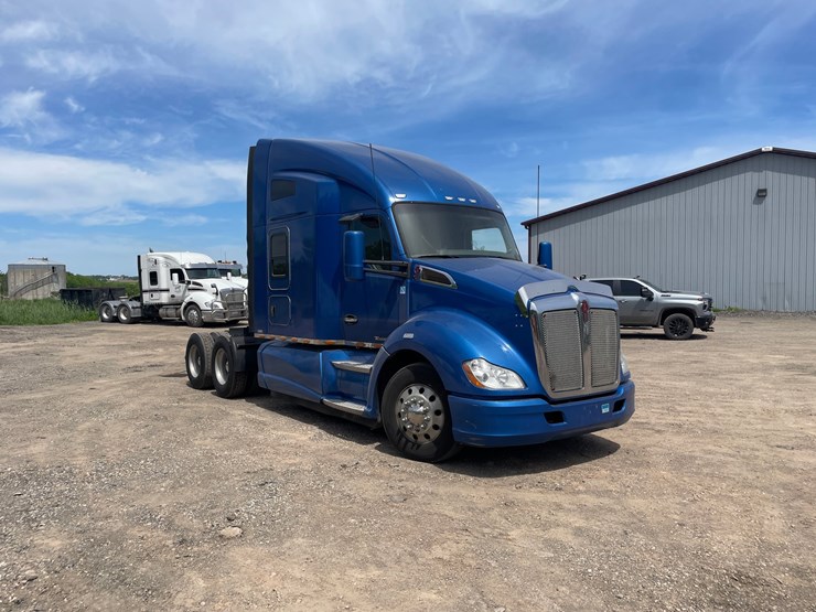 2015-kenworth-t680-image-3