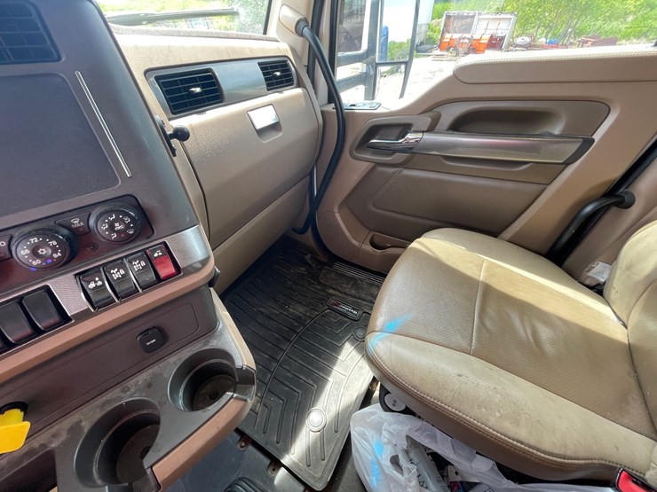 2016-kenworth-t680-image-61