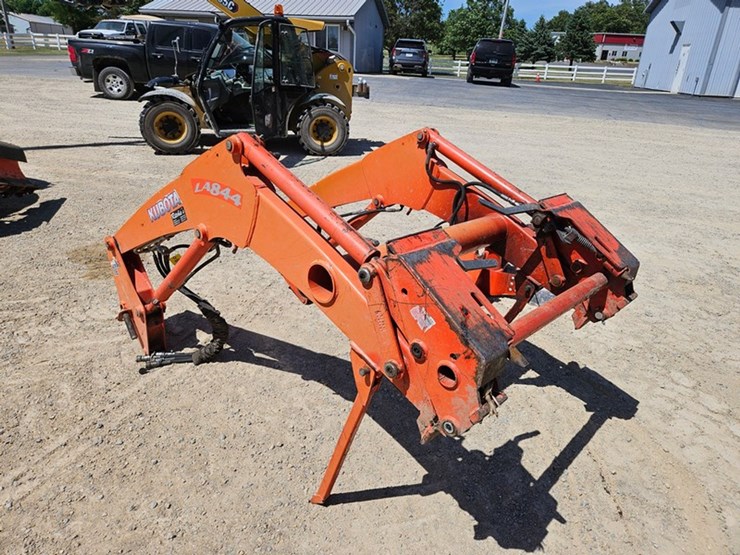 kubota-la844-image-7
