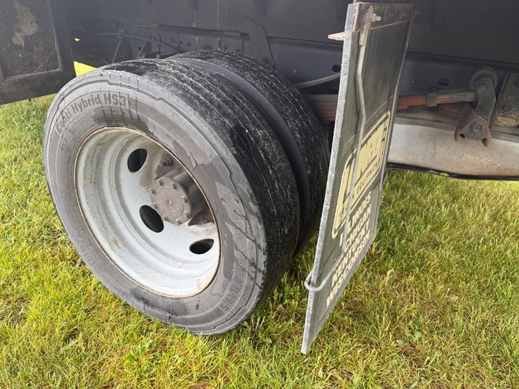 2015-ford-f550-image-9