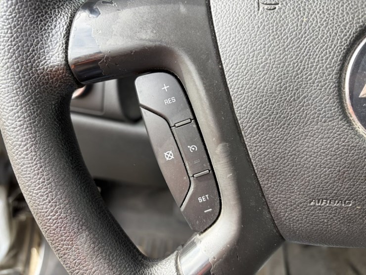 2010-chevrolet-tahoe-image-36