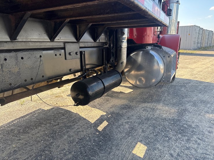 1993-peterbilt-379-image-12