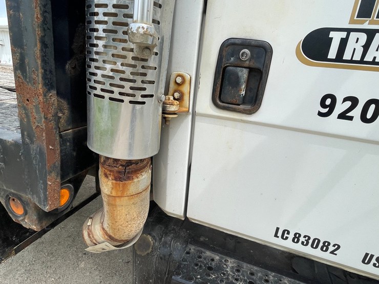 2002-freightliner-fl80-image-34