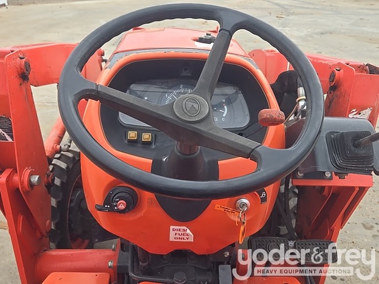 2019-kubota-l3901d-image-43