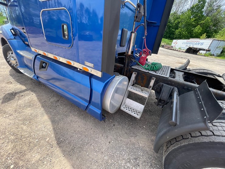 2015-kenworth-t680-image-16