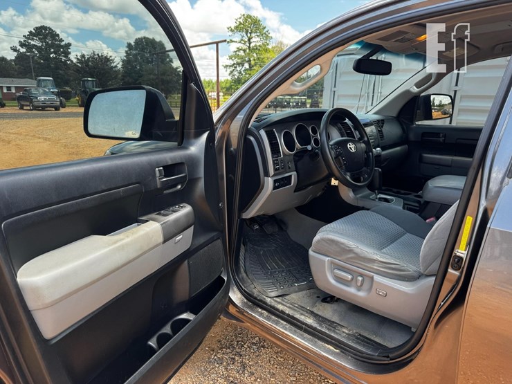 2011-toyota-tundra-image-7