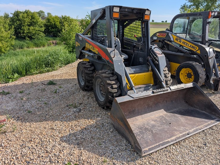 #5454-•-new-holland-160-skid-loader-image-2