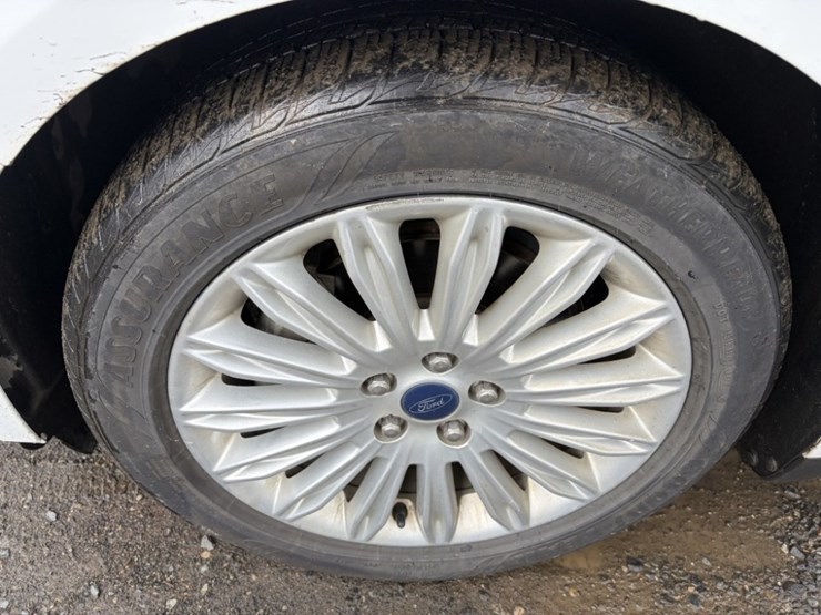 2015-ford-fusion-hybrid-sedan-image-15