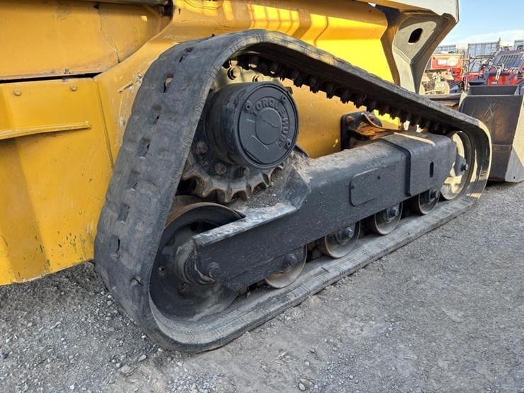 2018-deere-323e-image-17