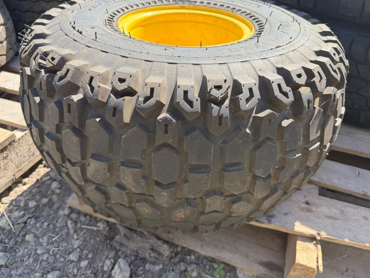 john-deere-gator-image-4