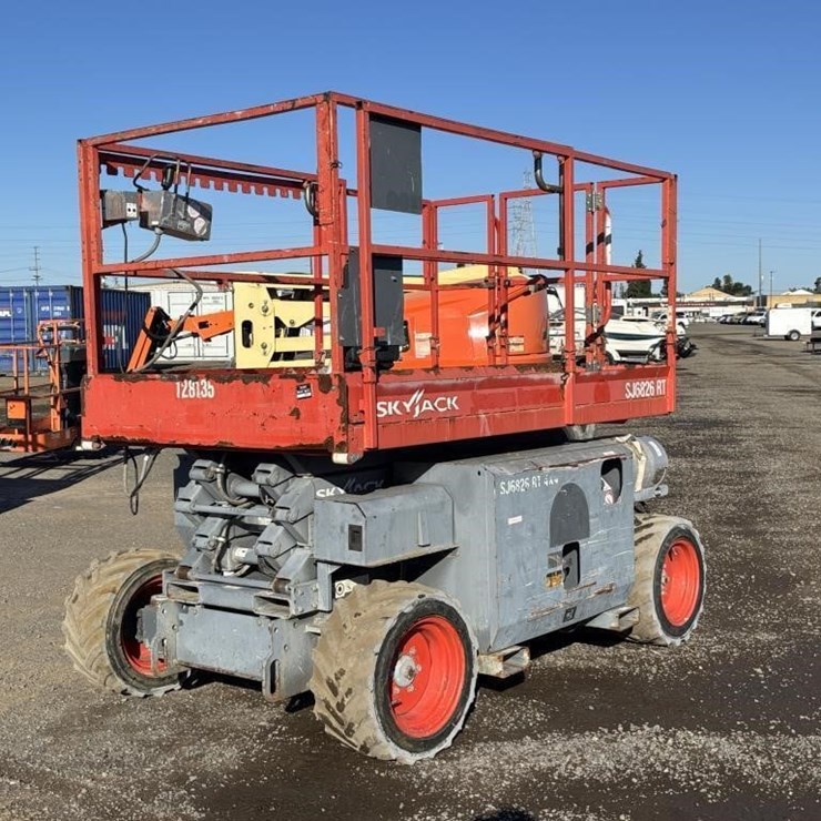2013 SKYJACK SJ6826RT