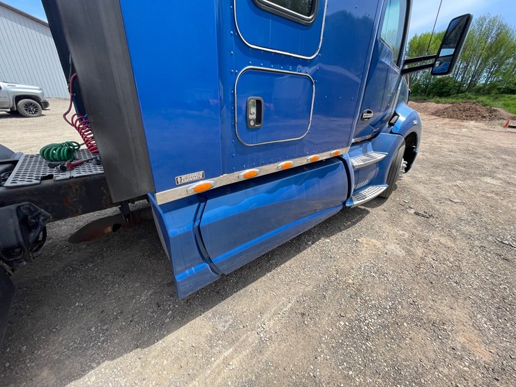 2015-kenworth-t680-image-38