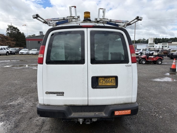 2012-chevrolet-express-cargo-van-image-5
