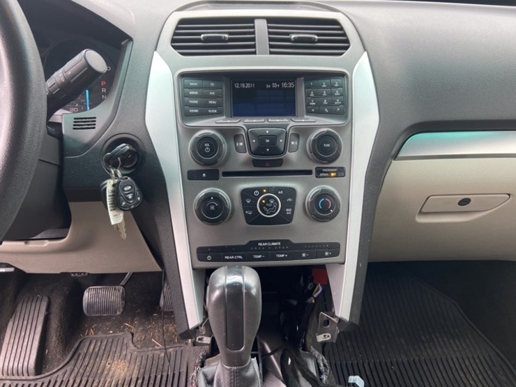 2013-ford-explorer-image-17