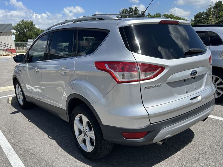 2015-ford-escape-se-image-8