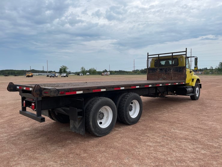 #318-•-2005-ht570-international-7500-6x4-flatbed-(has-mo-title)-(mosinee,-wi)-image-5