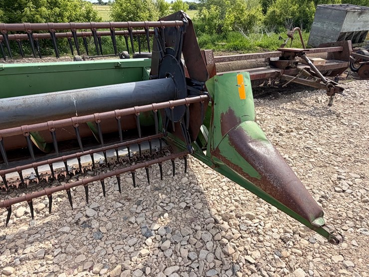 john-deere-220-image-3