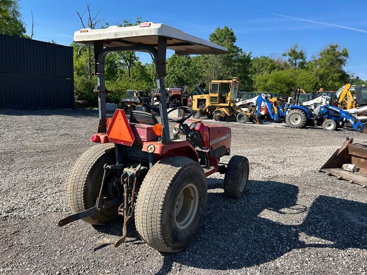 massey-ferguson-1235-image-4