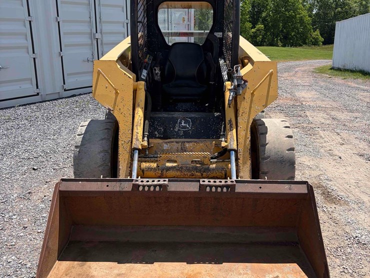 john-deere-325-image-2